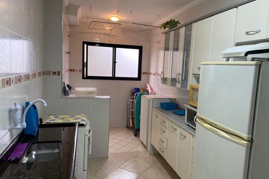 Cozinha de apartamento para alugar com 2 quartos, 91m² em Vila Tupi, Praia Grande