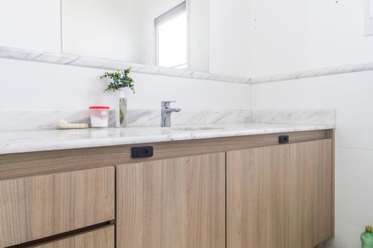 Banheiro da Suíte de casa de condomínio à venda com 3 quartos, 160m² em Residencial Dois (tambore), Santana de Parnaíba