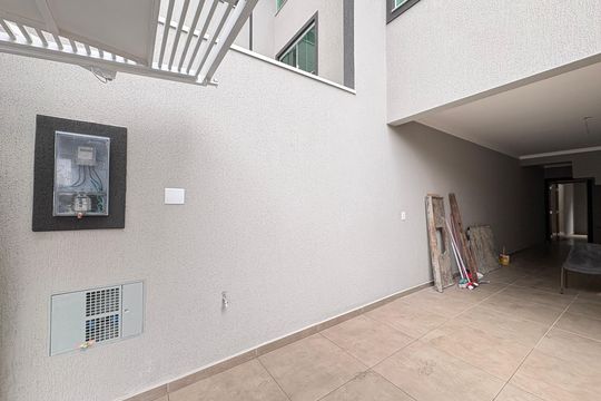 Garagem de casa à venda com 2 quartos, 135m² em Vila Palmeiras, São Paulo