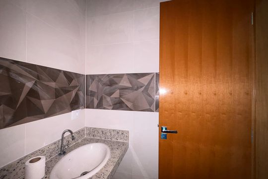 Lavabo de casa à venda com 2 quartos, 135m² em Vila Pereira Cerca, São Paulo