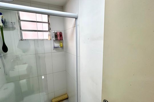 Banheiro de apartamento à venda com 2 quartos, 44m² em Centro, Guarulhos