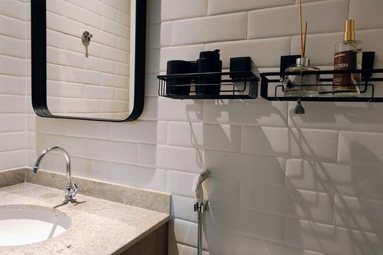 Banheiro de kitnet/studio à venda com 1 quarto, 28m² em Vila Madalena, São Paulo