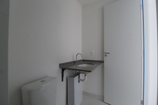 Banheiro da Suíte de kitnet/studio à venda com 1 quarto, 24m² em Vila Nova Conceição, São Paulo