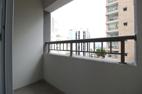 Varanda de kitnet/studio à venda com 1 quarto, 24m² em Vila Nova Conceição, São Paulo
