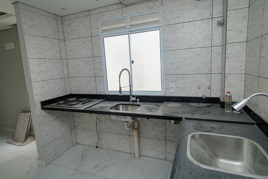 Cozinha de apartamento para alugar com 2 quartos, 62m² em Paciência, Rio de Janeiro