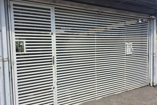 Fachada de casa à venda com 4 quartos, 270m² em Vila Esperança, São Paulo