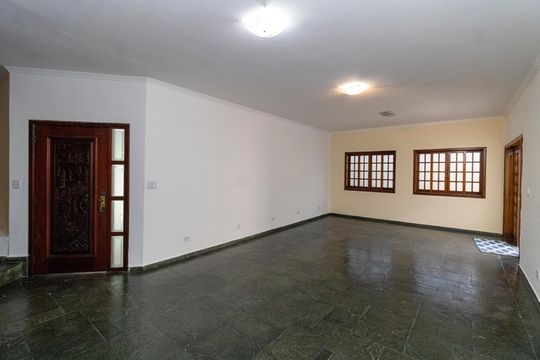 Casa para alugar com 4 quartos, 300m² em Parque Palmas do Tremembe, São Paulo