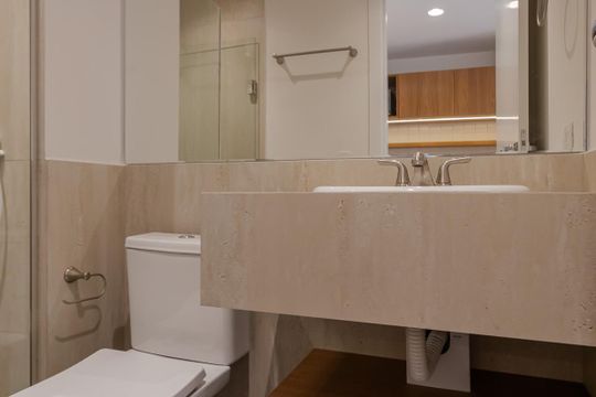 Banheiro de kitnet/studio à venda com 1 quarto, 24m² em Vila Olímpia, São Paulo