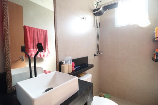 Banheiro Social de apartamento para alugar com 2 quartos, 49m² em Dona Zulmira, Uberlândia