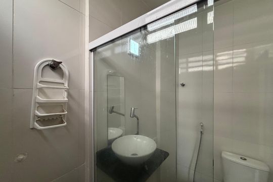 Banheiro de apartamento para alugar com 1 quarto, 20m² em Copacabana, Rio de Janeiro