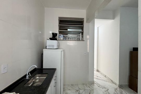 Cozinha/área de serviço  de apartamento à venda com 1 quarto, 45m² em Copacabana, Rio de Janeiro