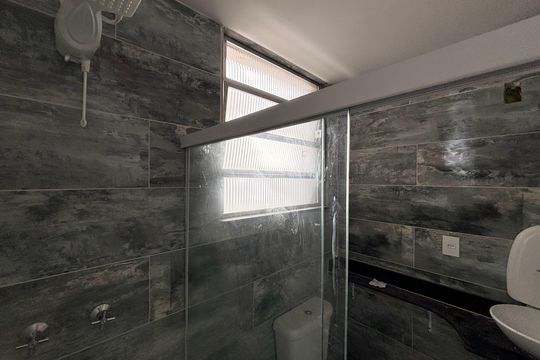Suíte - banheiro de apartamento à venda com 1 quarto, 60m² em Copacabana, Rio de Janeiro