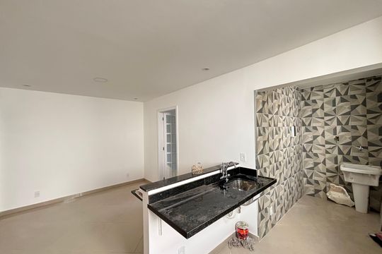 Sala/cozinha de apartamento à venda com 1 quarto, 60m² em Copacabana, Rio de Janeiro