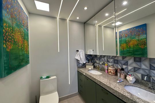 Banheiro da Suíte 2 de apartamento à venda com 2 quartos, 87m² em Tamboré, Barueri