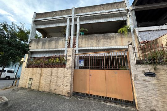 Fachada + placa de casa à venda com 4 quartos, 80m² em Jardim Sulacap, Rio de Janeiro