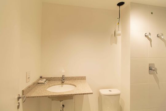 Banheiro de kitnet/studio à venda com 0 quarto, 23m² em Sé, São Paulo