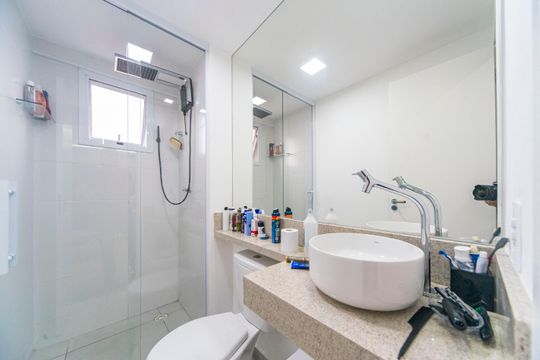 Banheiro  de apartamento à venda com 2 quartos, 46m² em Campestre, Santo André