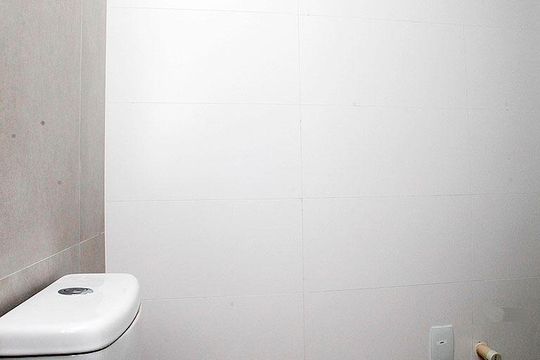 Banheiro de kitnet/studio à venda com 1 quarto, 47m² em Moinhos de Vento, Porto Alegre