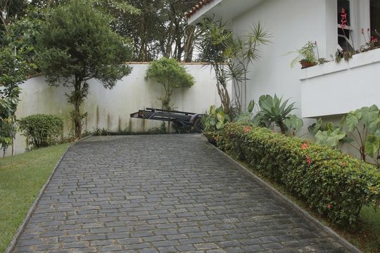 Garagem de casa para alugar com 5 quartos, 600m² em Interlagos, São Paulo