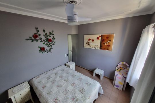 Quarto de apartamento para alugar com 3 quartos, 90m² em Jardim Luciana, Praia Grande