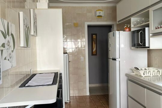 Cozinha de apartamento para alugar com 3 quartos, 90m² em Jardim Luciana, Praia Grande