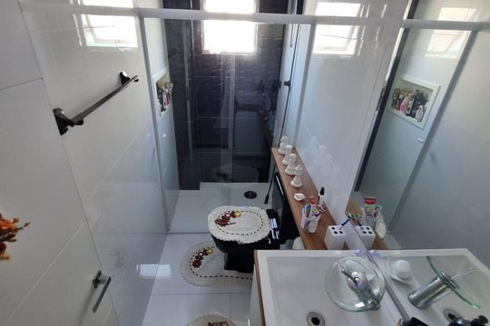 Banheiro de apartamento para alugar com 3 quartos, 90m² em Jardim Luciana, Praia Grande