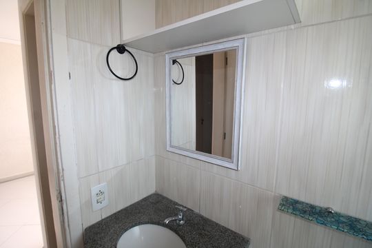 Banheiro de apartamento para alugar com 2 quartos, 46m² em Loteamento City Jaragua, São Paulo