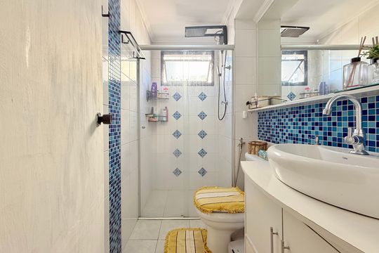 Banheiro  de apartamento à venda com 2 quartos, 68m² em Jardim Promissao, São Paulo