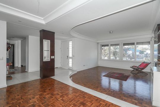 Sala de casa para alugar com 3 quartos, 232m² em Chácara das Pedras, Porto Alegre