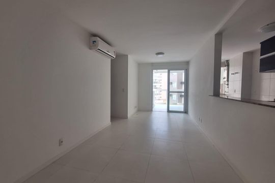 Sala de apartamento à venda com 2 quartos, 70m² em Recreio dos Bandeirantes, Rio de Janeiro