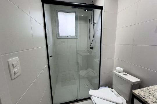 Banheiro de apartamento à venda com 1 quarto, 25m² em Vila Olímpia, São Paulo