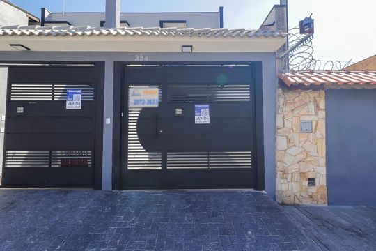 Fachada de casa à venda com 3 quartos, 116m² em Cidade Líder, São Paulo