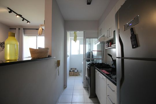 Cozinha de apartamento para alugar com 2 quartos, 50m² em Parque Reboucas, São Paulo