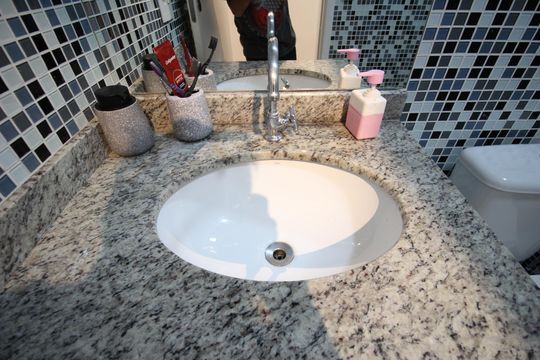 Banheiro de apartamento para alugar com 2 quartos, 50m² em Parque Reboucas, São Paulo