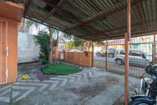 Quintal de casa para alugar com 2 quartos, 105m² em Cavalhada, Porto Alegre