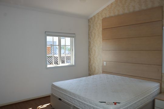 Casa de Condomínio para alugar com 4 quartos, 270m² em Jardim Barbacena, Cotia