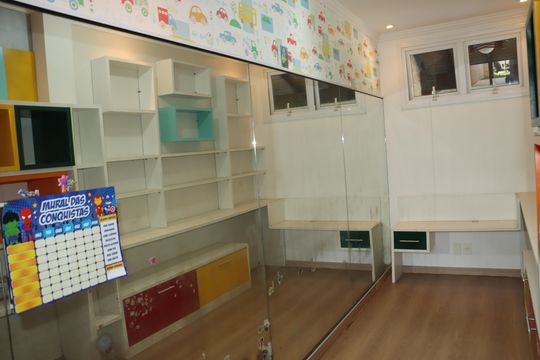 Casa de Condomínio para alugar com 4 quartos, 270m² em Jardim Barbacena, Cotia