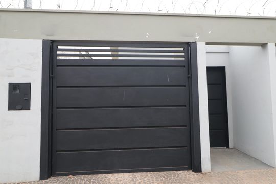 Fachada de casa para alugar com 2 quartos, 70m² em Flamboyant, Uberlândia