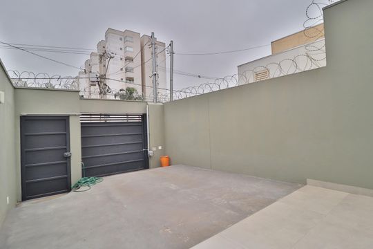 Garagem de casa para alugar com 2 quartos, 70m² em Flamboyant, Uberlândia