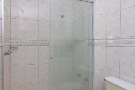 Banheiro da Suíte de apartamento à venda com 3 quartos, 113m² em Chácara das Pedras, Porto Alegre