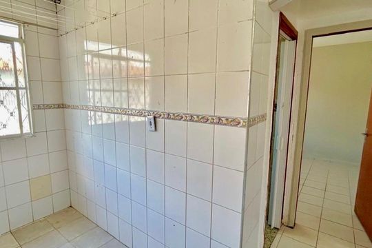 Cozinha de apartamento para alugar com 2 quartos, 50m² em Parque Maria Helena, Guarulhos