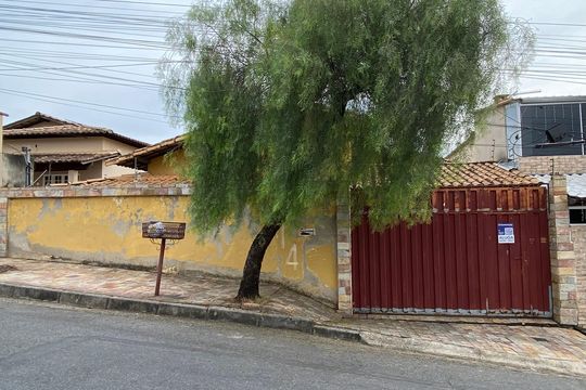 Fachada de casa para alugar com 3 quartos, 300m² em Niteroi, Betim
