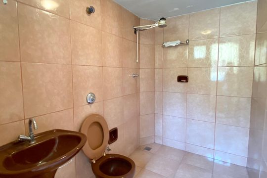 Banheiro externo  de casa para alugar com 3 quartos, 300m² em Niteroi, Betim