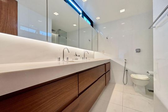 Suíte - banheiro de apartamento à venda com 2 quartos, 100m² em Ipanema, Rio de Janeiro