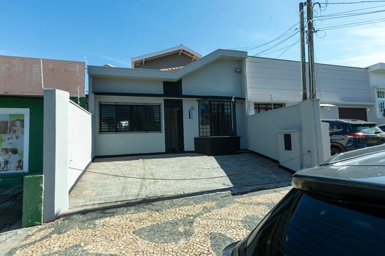 FACHADA DO IMÓVEL de casa para alugar com 2 quartos, 104m² em Jardim Guanabara, Campinas