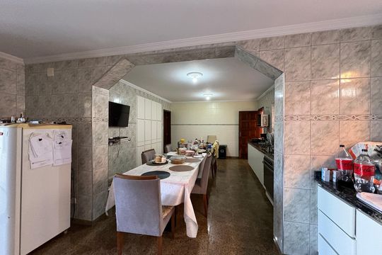 Casa para alugar com 4 quartos, 220m² em Vila Guedes, São Paulo