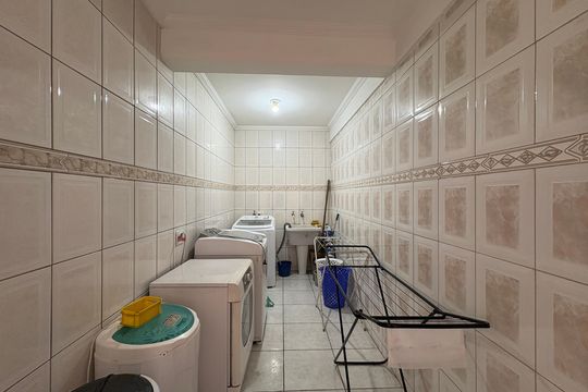 Casa para alugar com 4 quartos, 220m² em Vila Guedes, São Paulo