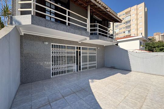 Casa para alugar com 4 quartos, 220m² em Vila Guedes, São Paulo