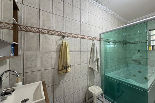 Casa para alugar com 4 quartos, 220m² em Vila Guedes, São Paulo
