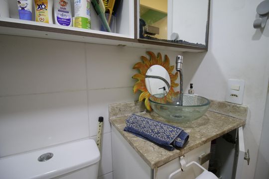 Banheiro de apartamento à venda com 2 quartos, 55m² em Curicica, Rio de Janeiro